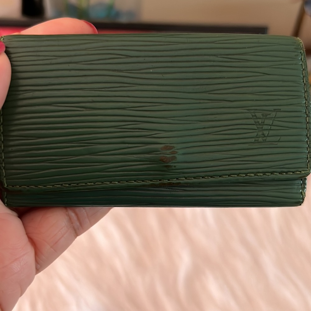 Louis Vuitton Epi 4 Keychain Case. Date Code Ca09… - image 3